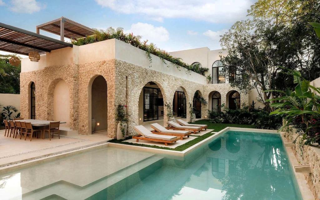 Villa Casa Colina Award Winning Villa 2 Pools Butler Sleeps 14 - 1