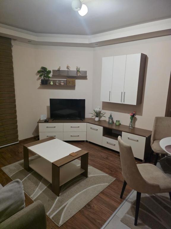 Aura suites 4 - 4