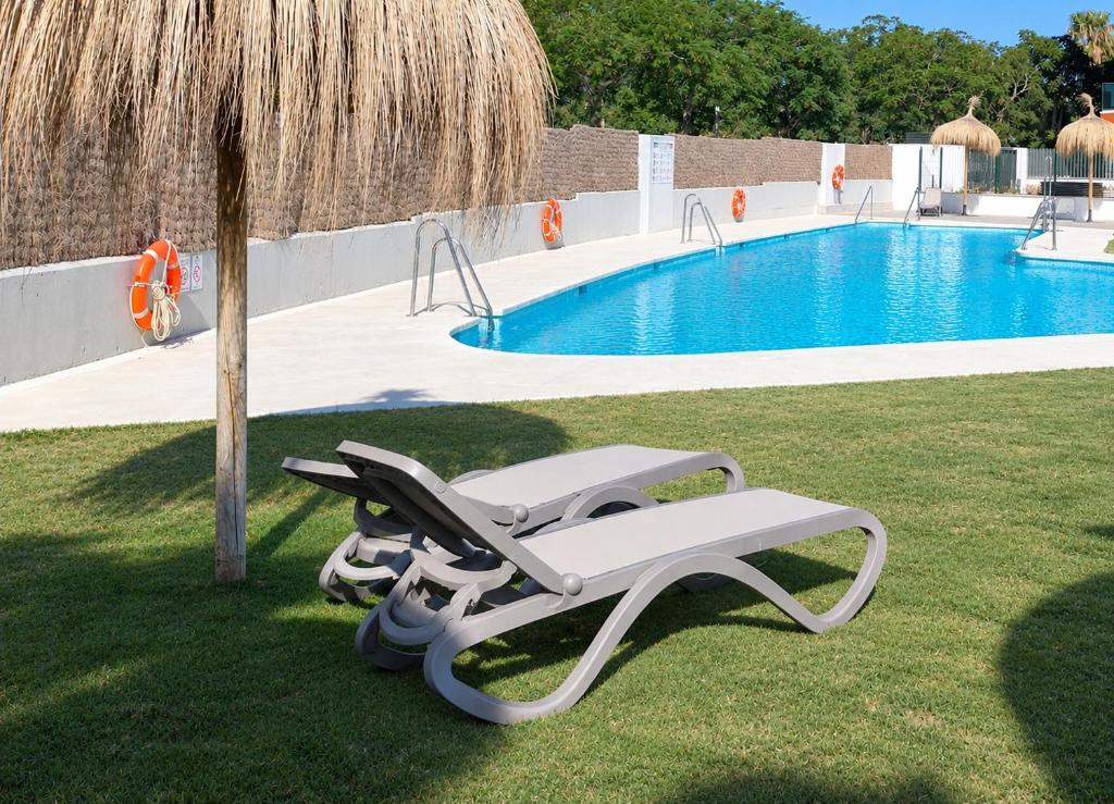 Golden Hour Costa del Sol -Steps from the Beach, Pool & Free Parking - 3