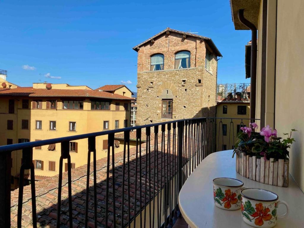 Old Bridge Vasariano Uffizi - '60s Charm, Lift & Balcony - 3