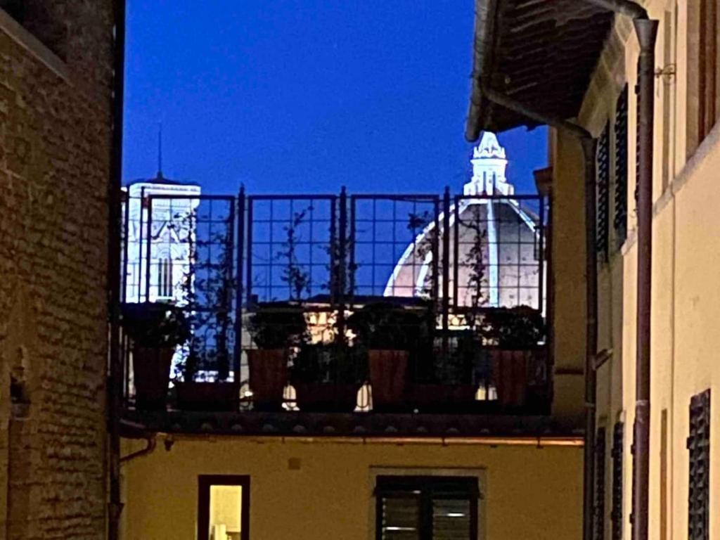 Old Bridge Vasariano Uffizi - '60s Charm, Lift & Balcony - 5