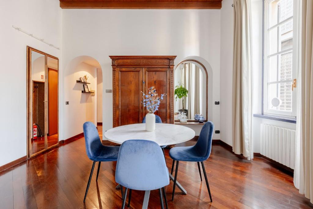 Luxury Gem in Como Center - Walk to Lake & Trains - 2