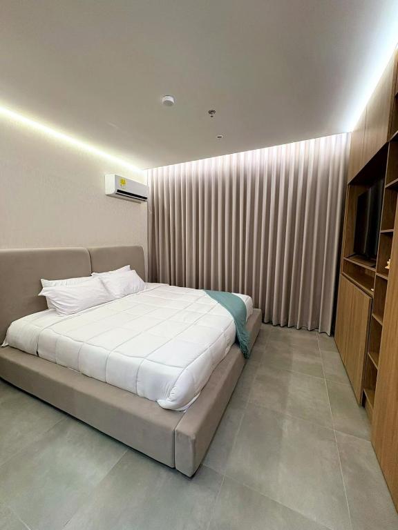 Modern King Studio Apartment WJ Tower - 5