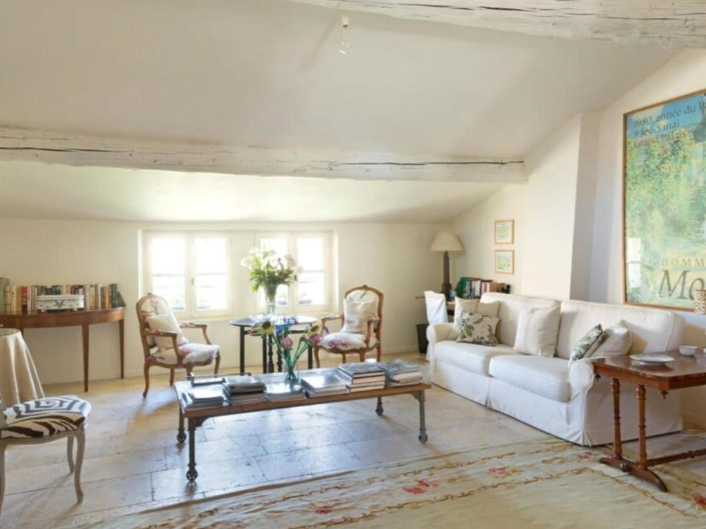 Heated Pool Apartment in Uzes - 2