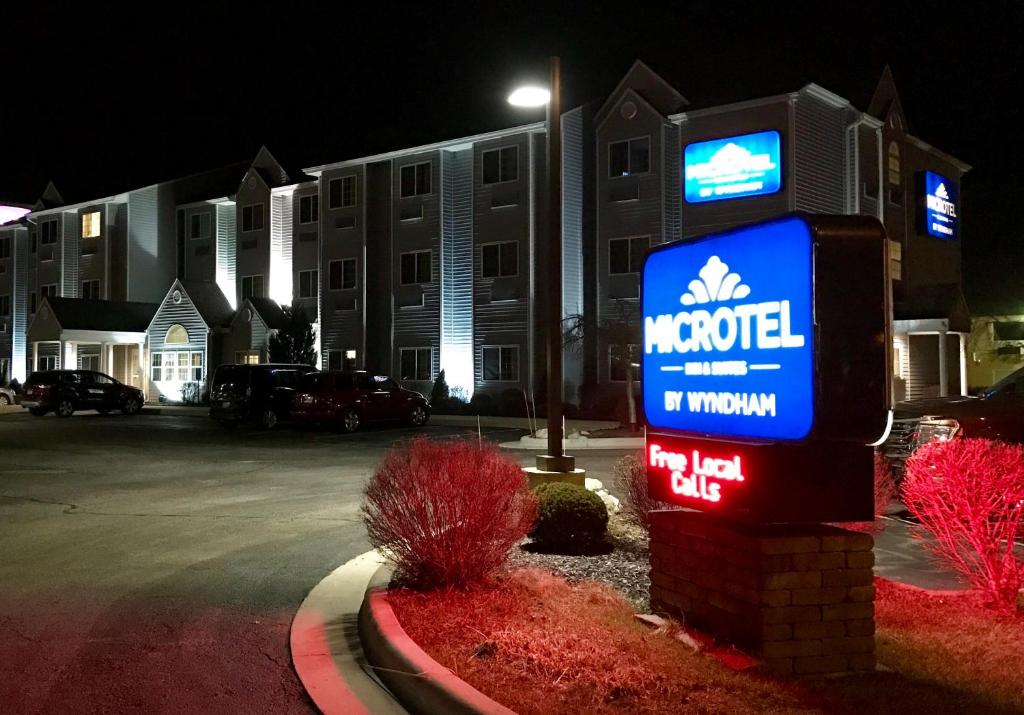 Microtel Inn & Suites By Wyndham Elkhart Photo 25