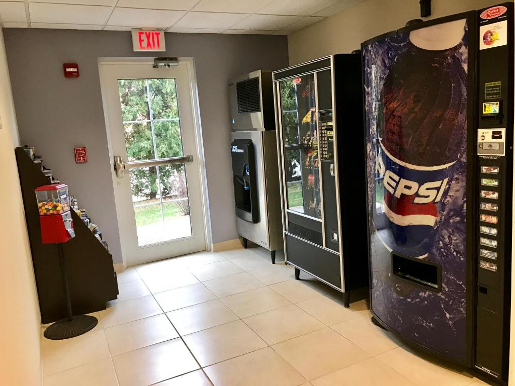 Microtel Inn & Suites By Wyndham Elkhart Photo 29