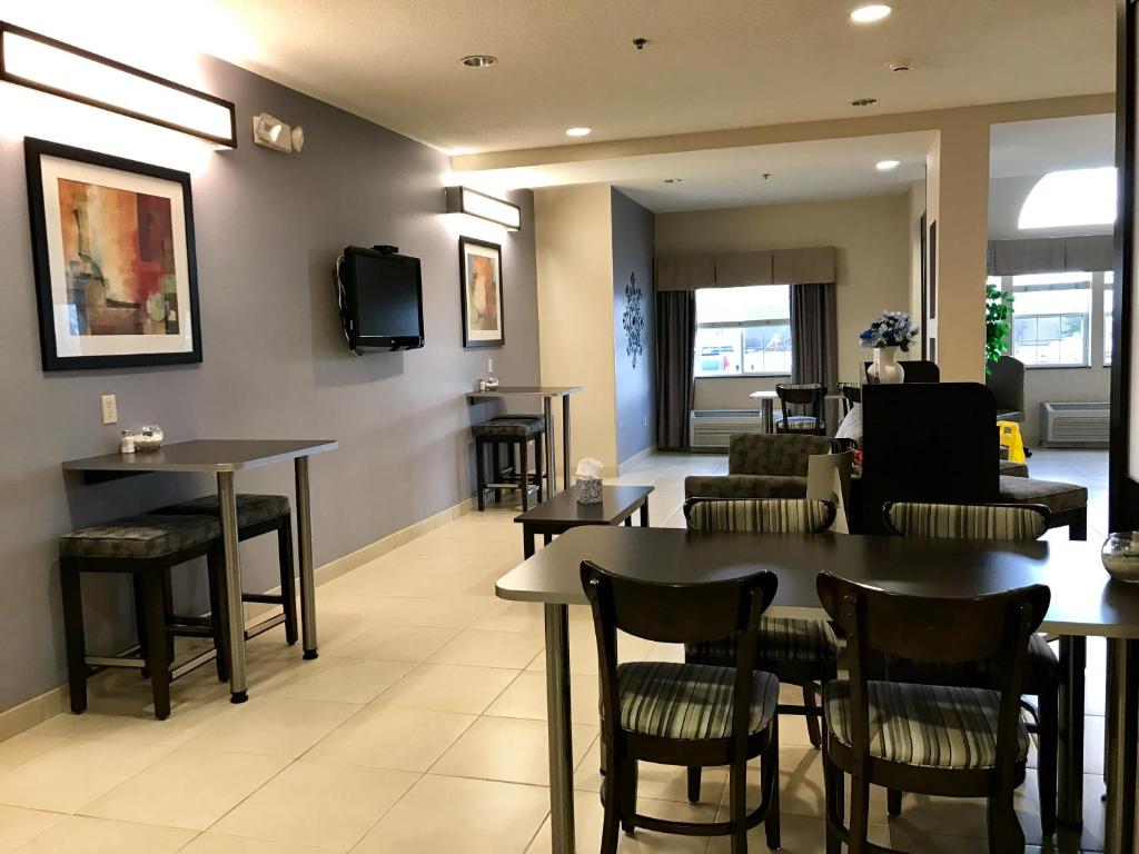Microtel Inn & Suites By Wyndham Elkhart Photo 31