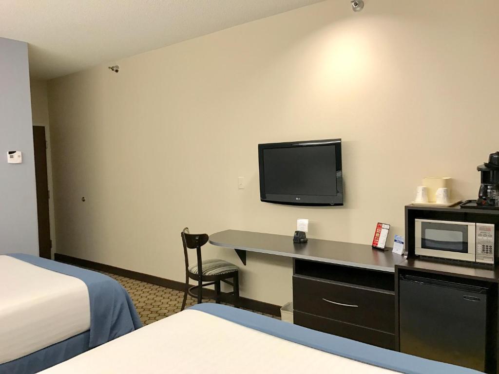 Microtel Inn & Suites By Wyndham Elkhart Photo 32