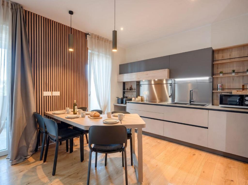 Flaviro-Large Modern Accommodation with Parking - 2