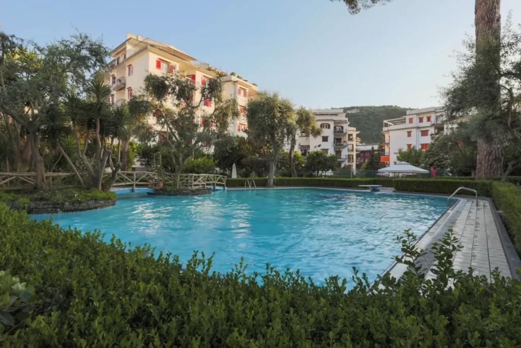 SorrentoVibes - Modern Apartment with Terrace, Swimming Pool&Tennis - 4