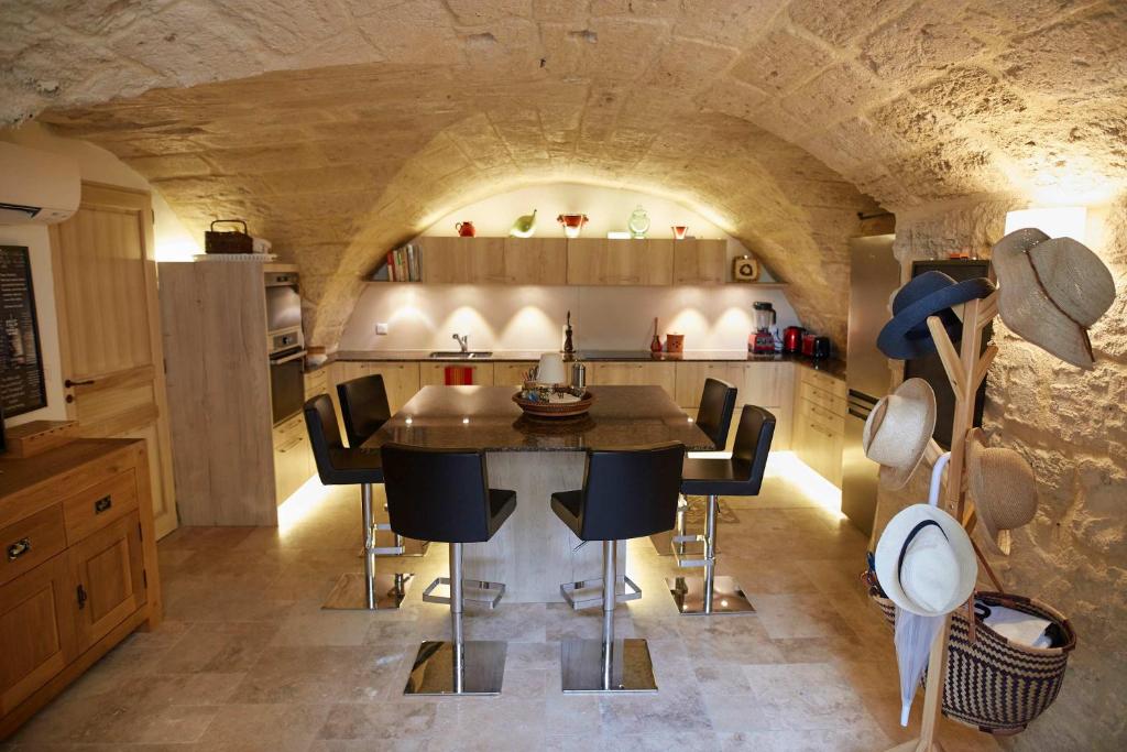 Historic Uzes Townhouse Balcony and Terrace - 2