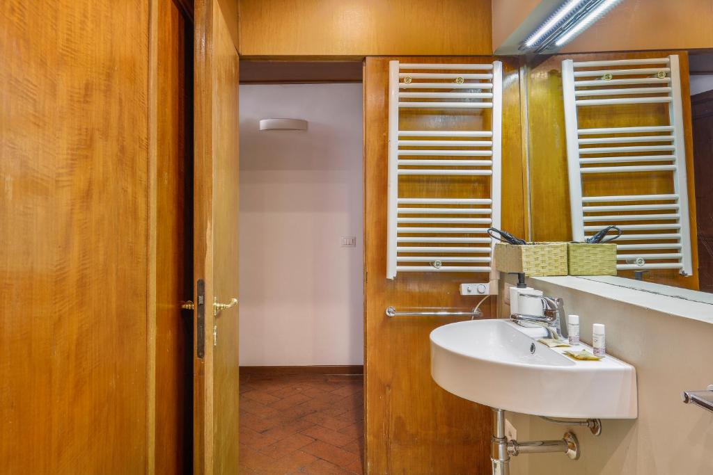 Via Maggio 10 Historic Apartments in Oltrarno - 5