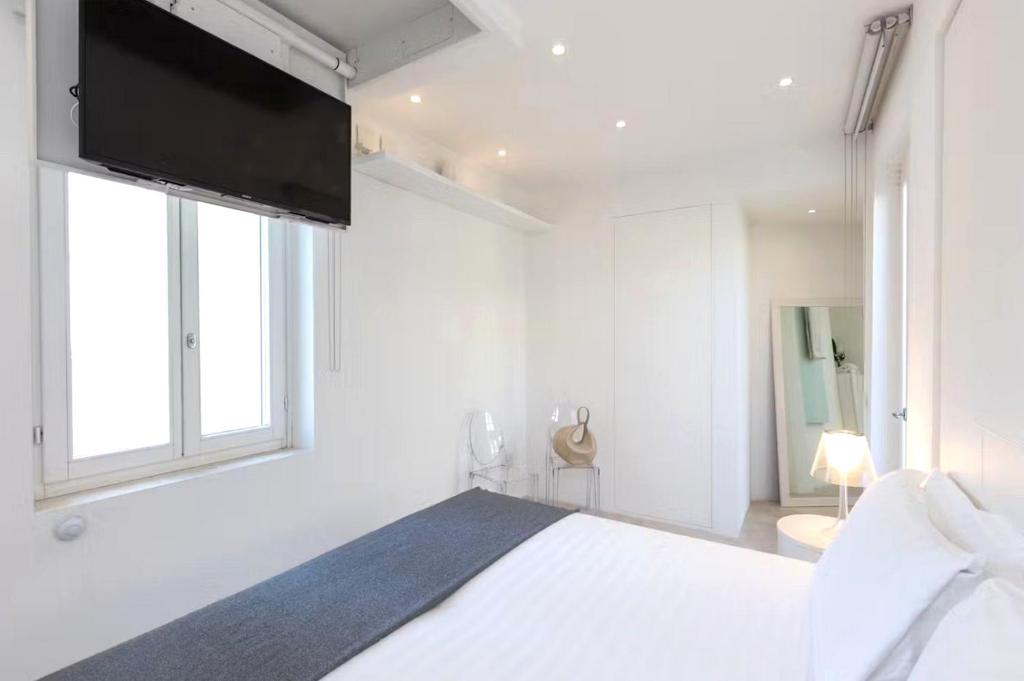 Quiet Luxury Retreat - 3