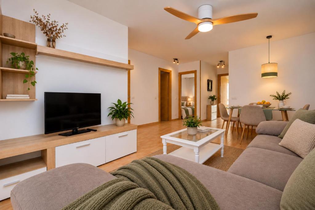 Bay Two Beach Apartment - 4