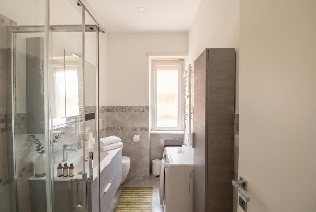 Elegant & Quiet Chic Home - Near Station, Balcony - 4