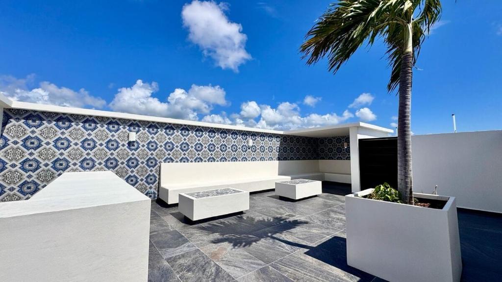 Secure vibrant modern condo sleeps 5 elevator 2 br 3ba walk to shops restaurants - 4
