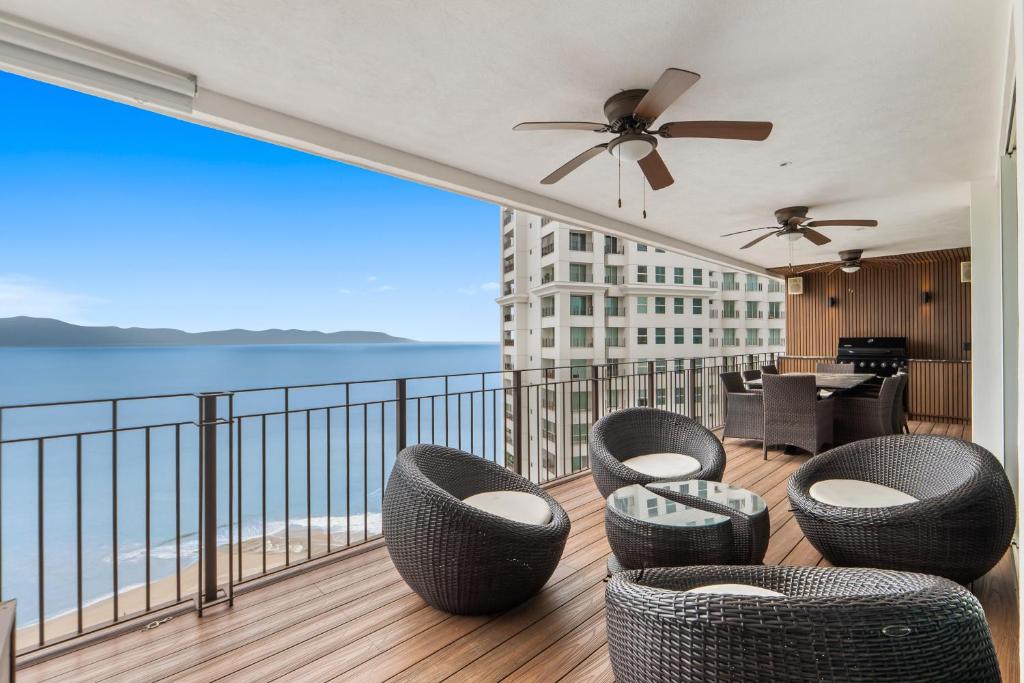 Luxurious Oceanfront Apartment 4 Bedrooms & Amenities - 2