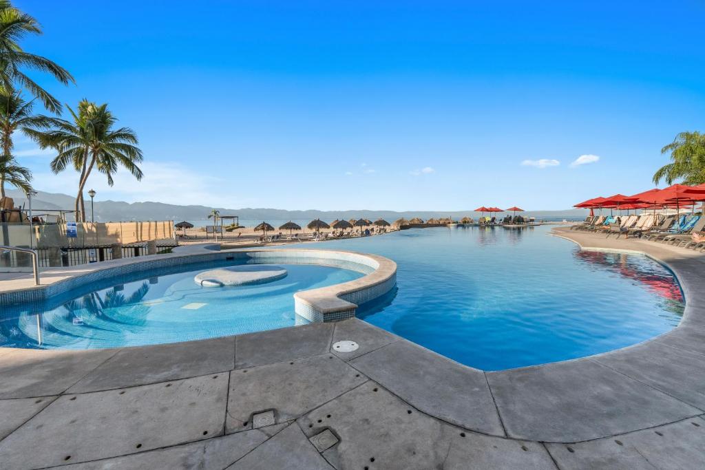 Luxurious Oceanfront Apartment 4 Bedrooms & Amenities - 5