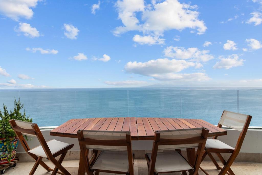 Mismaloya Beachfront 2BR Vista al Mar Albercas Jacuzzi Gym - 4