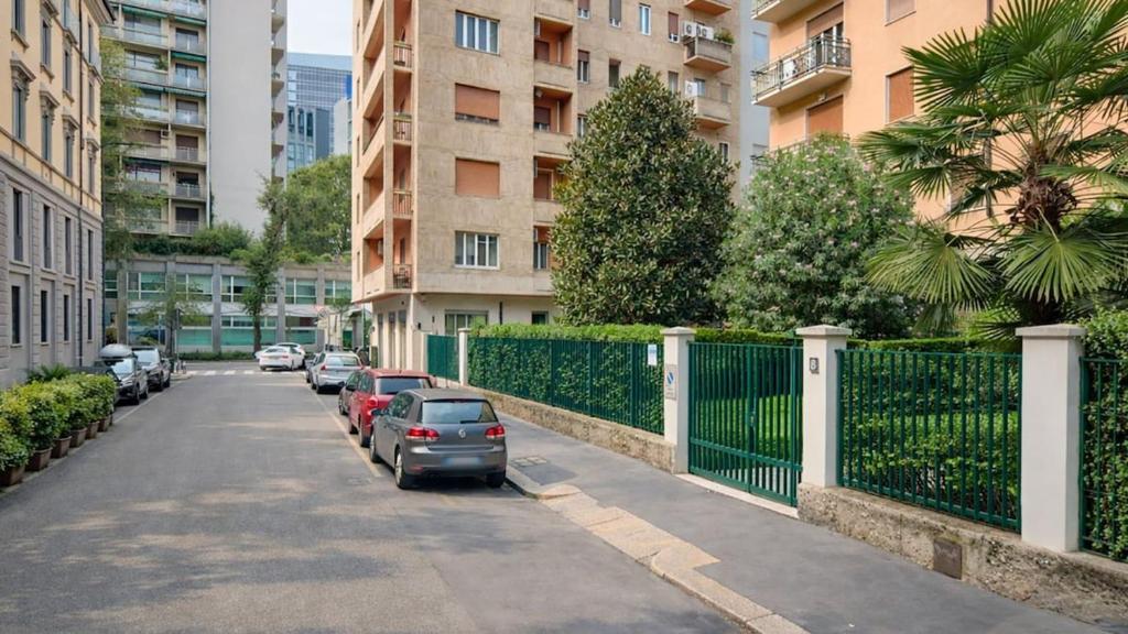 2 bedrooms plus 1 in aparment with 2 bathrooms - 2