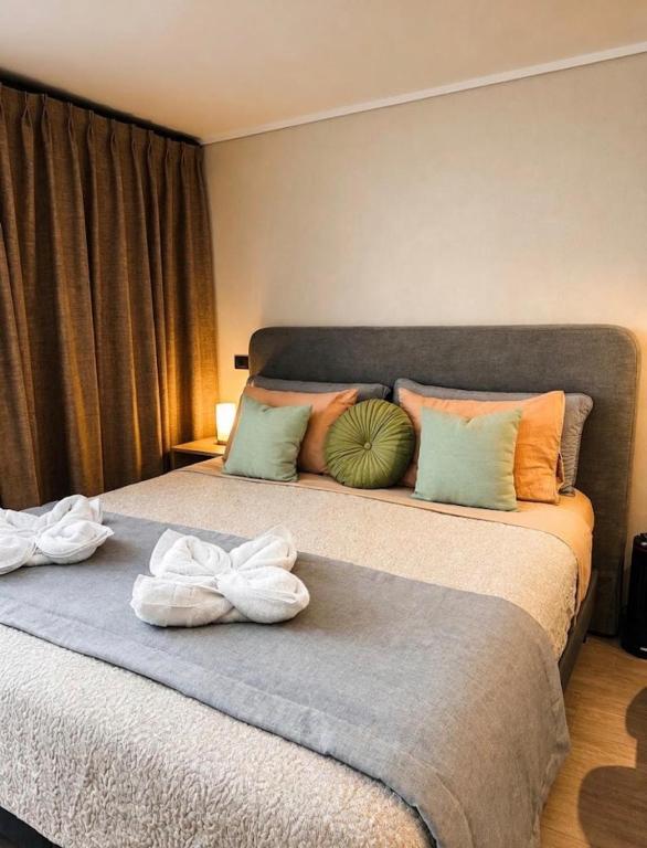 Departamento a pasos del Movistar con cama king - 1