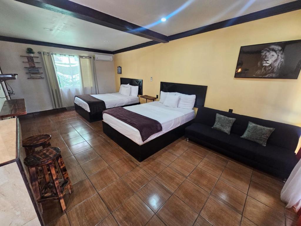 Hotel Cadillac - 2