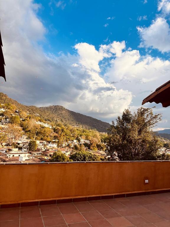 Casa Rústica en el Centro de Valle de Bravo - 3