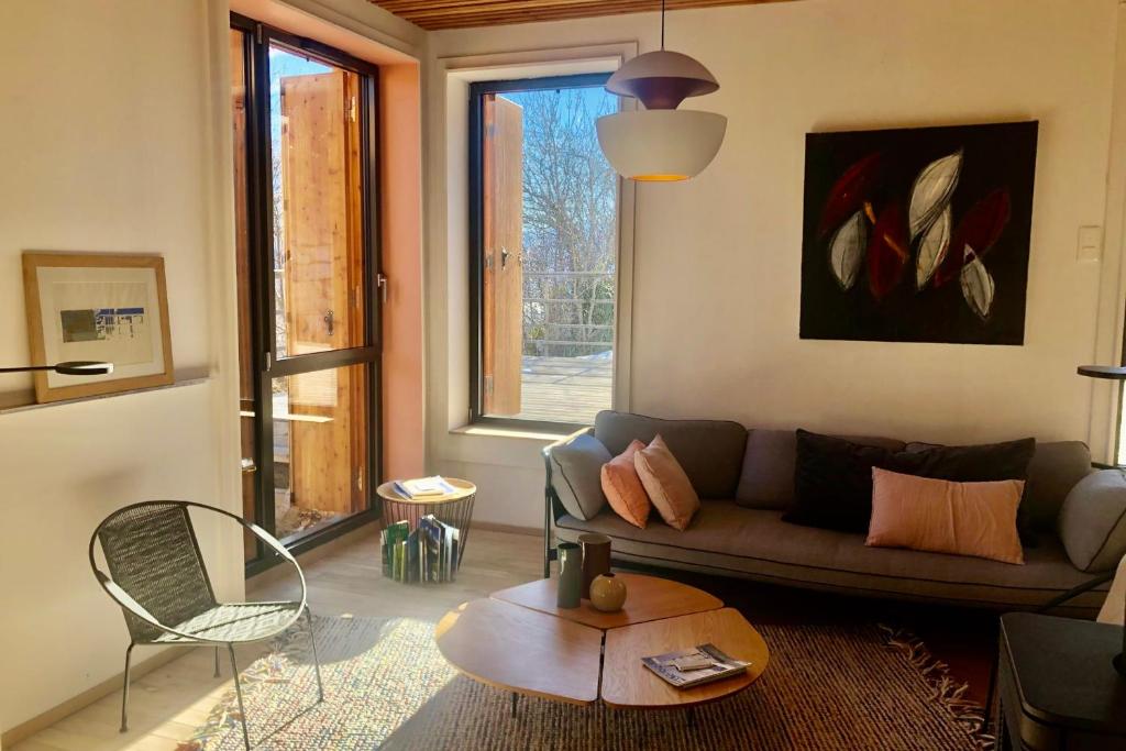 Bright chalet with valley views - 3