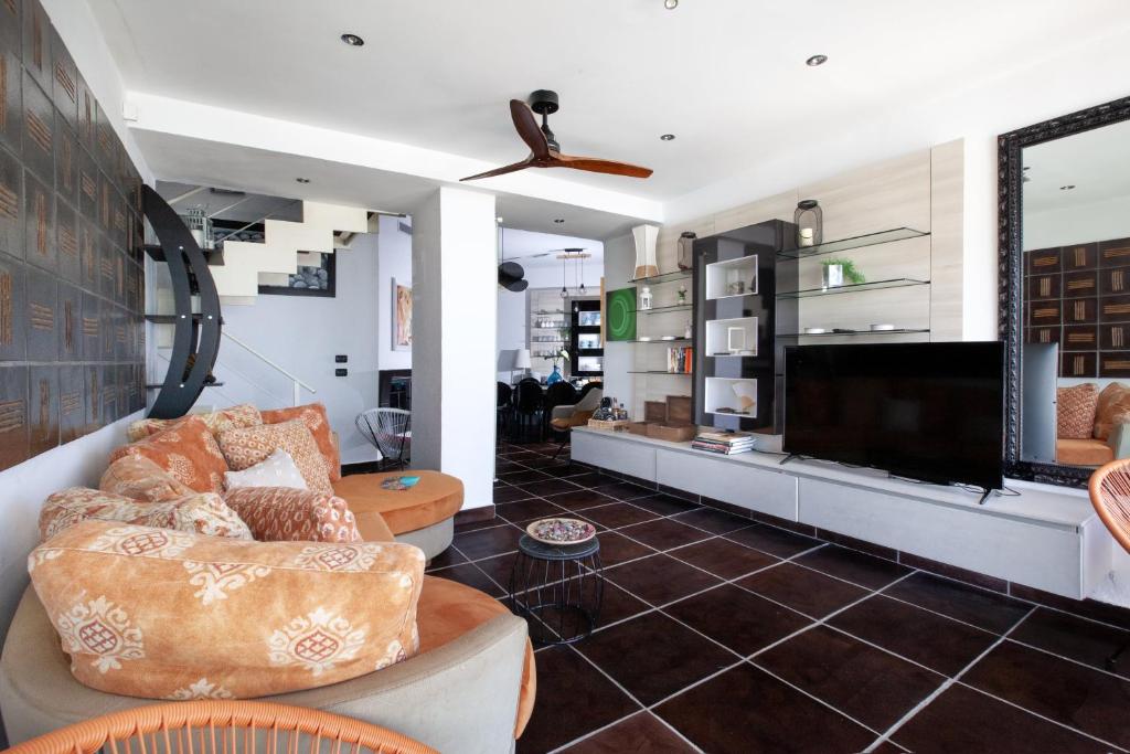 Spacious Sorrento Villa with Pool, Jacuzzi & Panoramic Sea View - 4