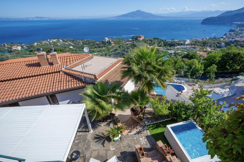 Spacious Sorrento Villa with Pool, Jacuzzi & Panoramic Sea View - 5