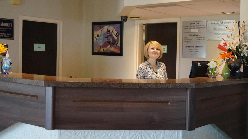 Bay Hill Inns & Suites photo