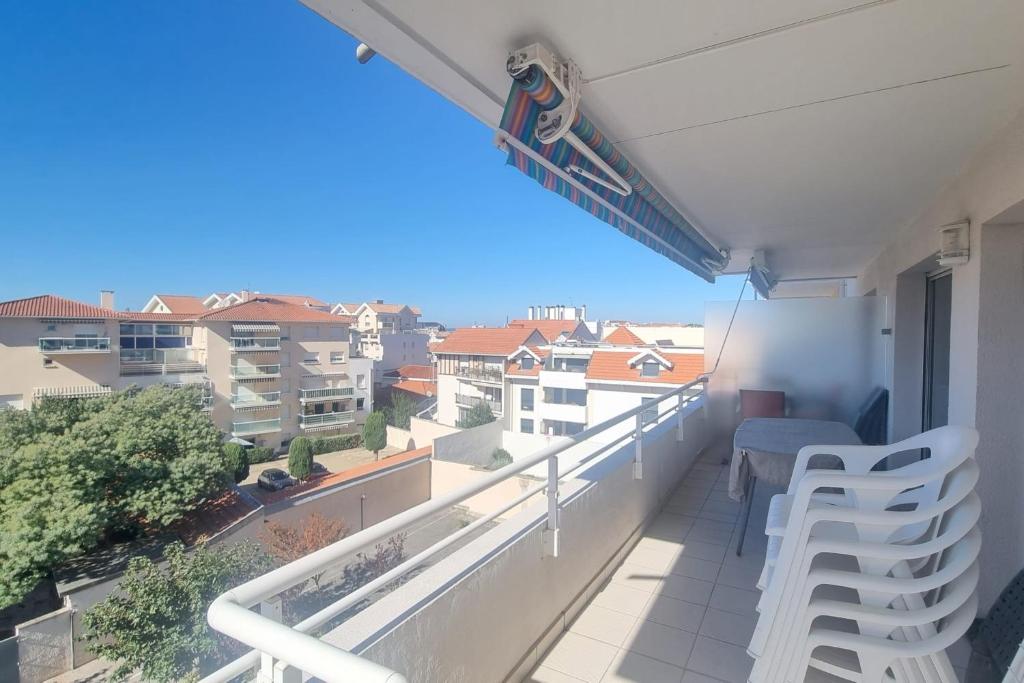Bright apartment near beach and train station - 1