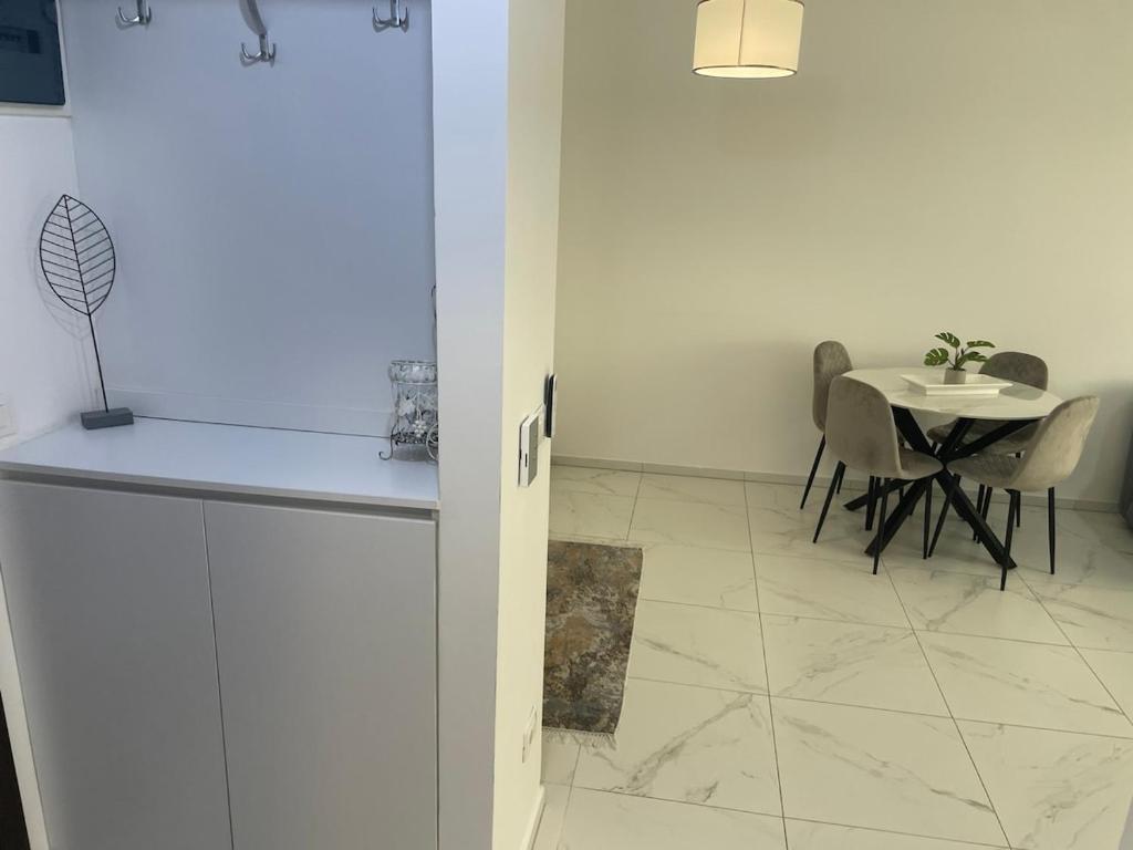 Ground Floor Apt with Balcony - 4