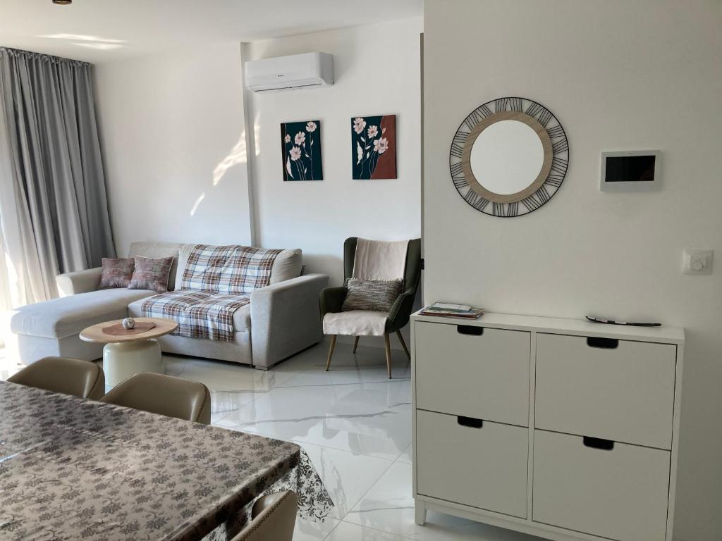 WITH LOVE BAR Apartment B - 4