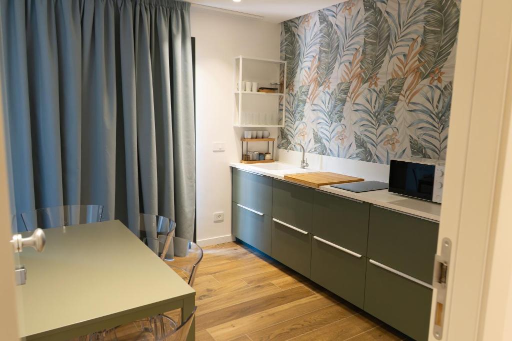 Charming Apartment Renovated - 2