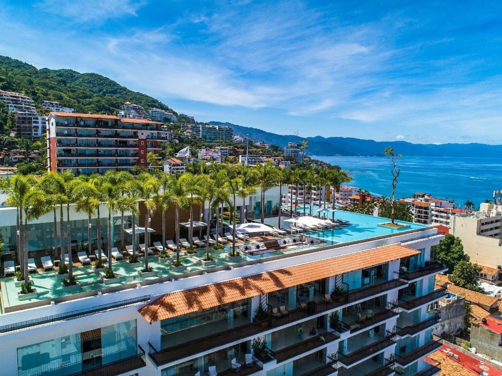 PIER 57 - 610 2 BR & Best Sunset Rooftop in PV - 3