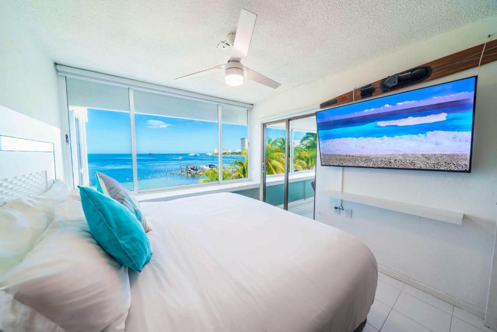2 Bedroom Ocean Front Condo in the Hotel Zone - 3
