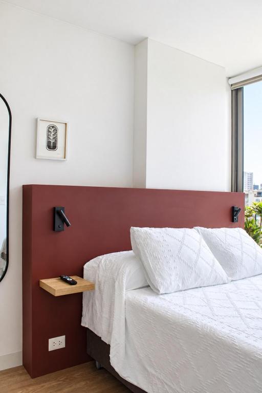 Bright 2BR Balcony Apartment near Miraflores Malecón - 4