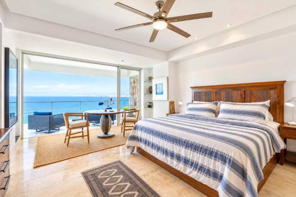 Two Bedroom Apartment with Ocean and City View by Eudy - 1