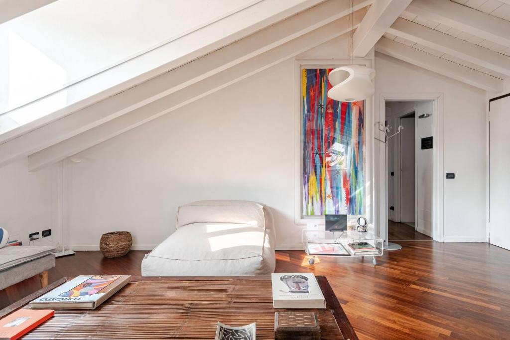Vanessa's Art Rooftop Attic - City View - San Fedele, Historic Center Como - 3