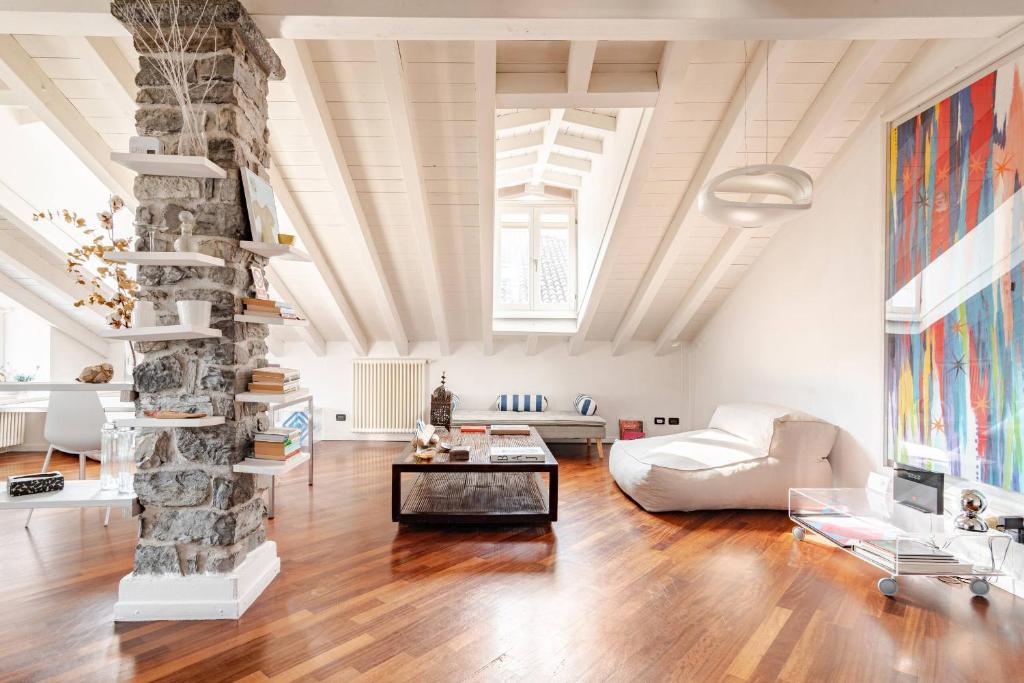Vanessa's Art Rooftop Attic - City View - San Fedele, Historic Center Como - 1