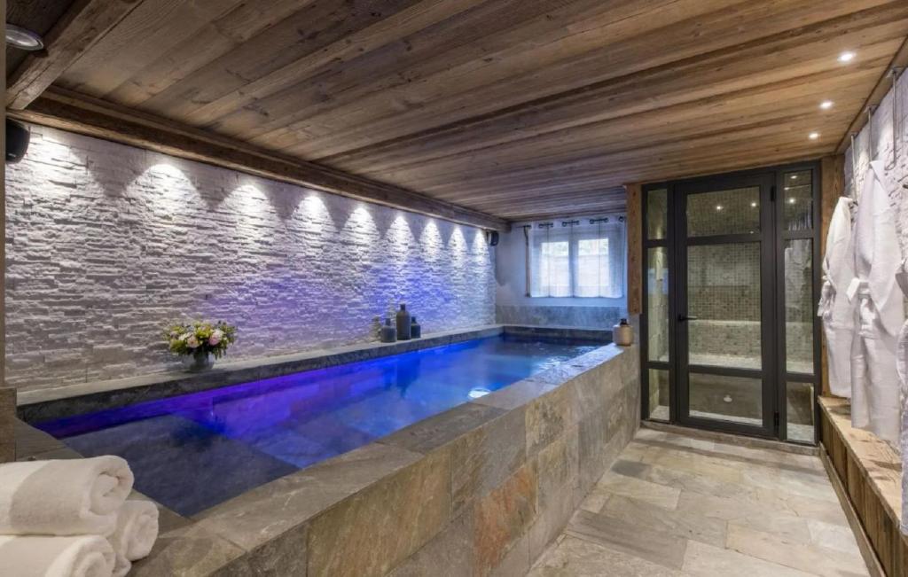 Chalet in the Le Legettaz Ski-in Ski-out - 2