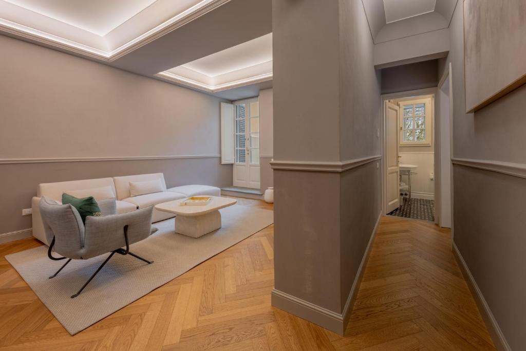 Porcelain Florence Apartment - 3