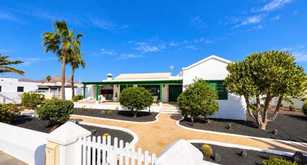 Luxury Villa Sea Front -La Orilla - 3