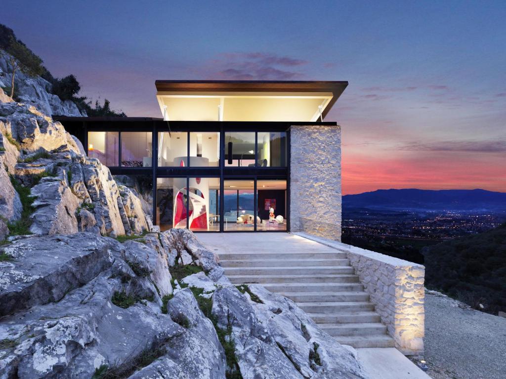 VILLA FARFALLA & GUESTHOUSE - The world unique property with an openable roof - 5