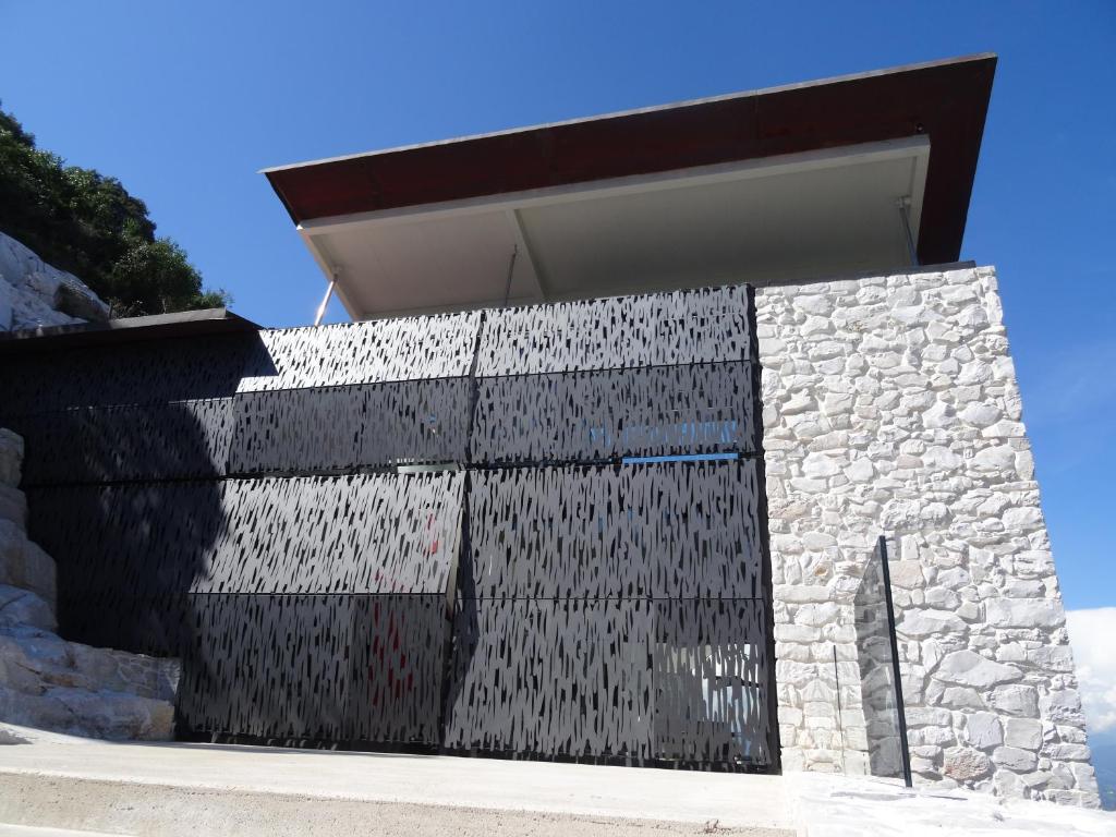 VILLA FARFALLA & GUESTHOUSE - The world unique property with an openable roof - 3