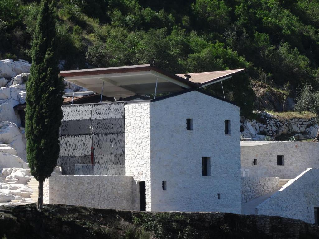 VILLA FARFALLA & GUESTHOUSE - The world unique property with an openable roof - 2