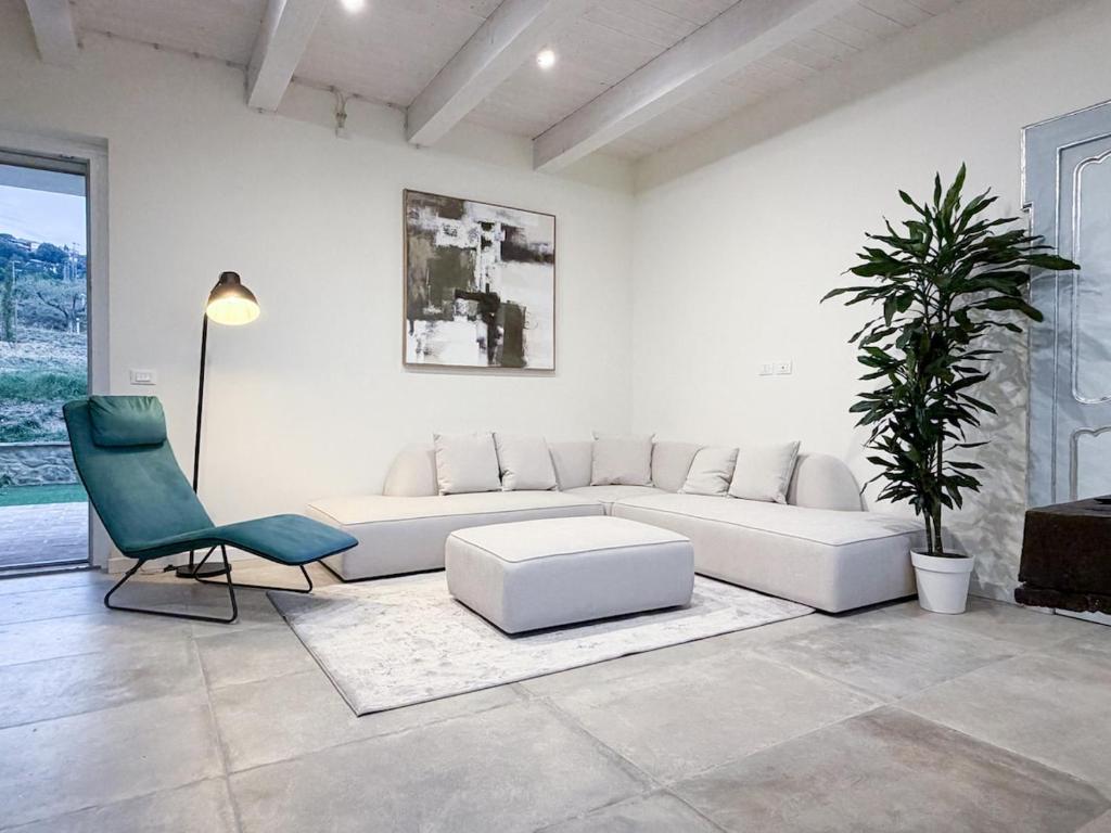 Ground Floor - The Lodge - Modern Apt & EV Charger - 1