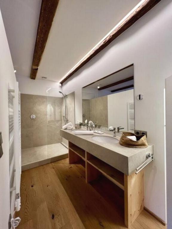 Geräumiges Ferienapartment mitten in den Bergen mit einladender Atmosphäre, besonderem Charme, Komfort und Erholung - 3