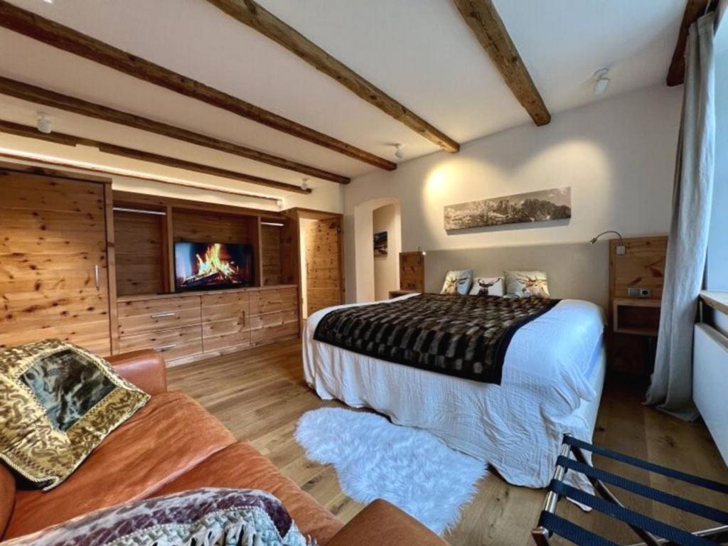 Geräumiges Ferienapartment mitten in den Bergen mit einladender Atmosphäre, besonderem Charme, Komfort und Erholung - 1